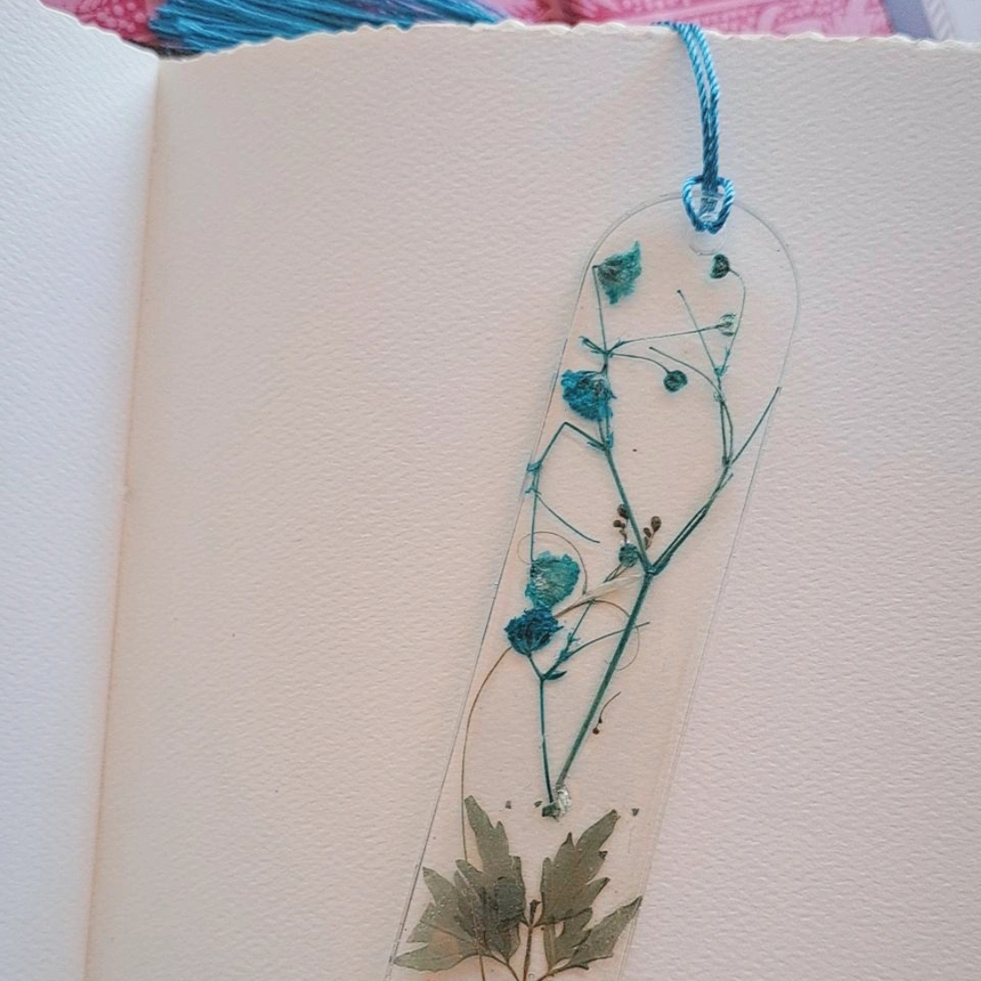 Handmade Resin Bookmark with Blue Dried Flowers – One-of-a-Kind Gift