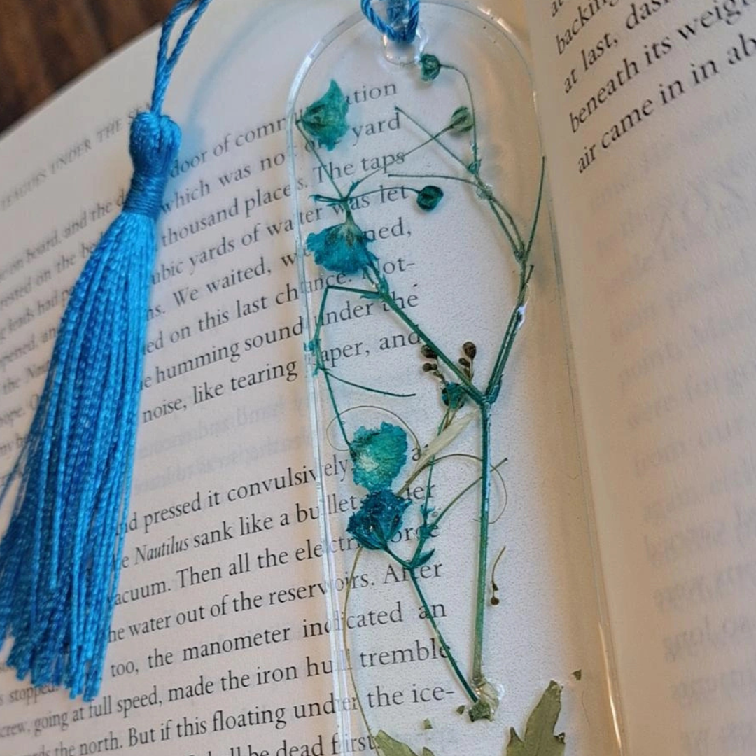 Handmade Resin Bookmark with Blue Dried Flowers – One-of-a-Kind Gift